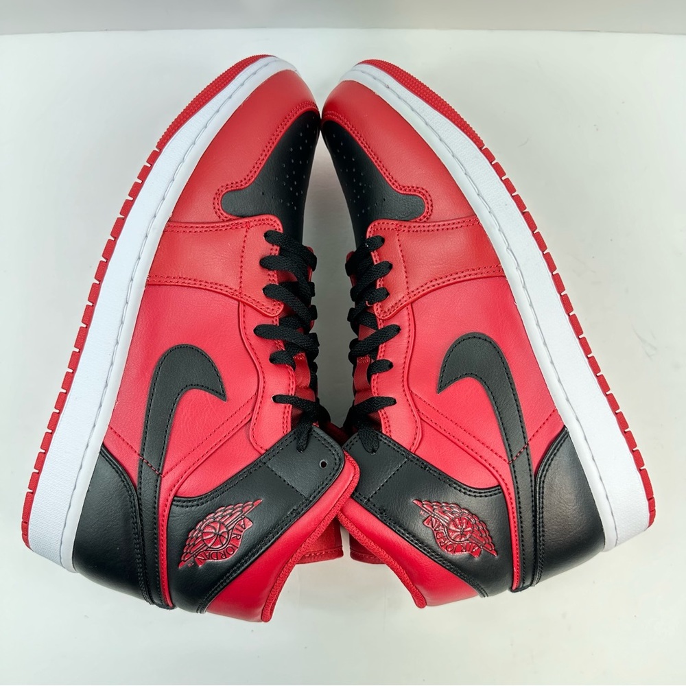 Men’s Nike Air Jordan 1 Mid Reverse BRED Black Red White Shoes 554724-660 - Picture 6 of 9